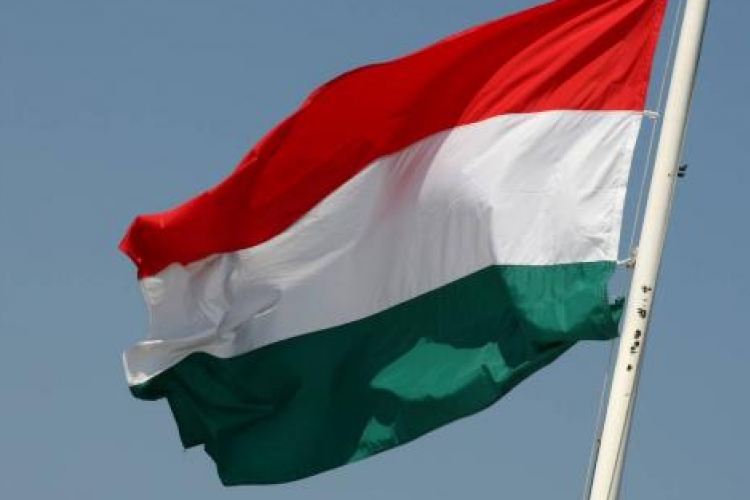 Románia - Több mint ezer euróval büntethetik a magyar zászló törvénytelen kifüggesztését