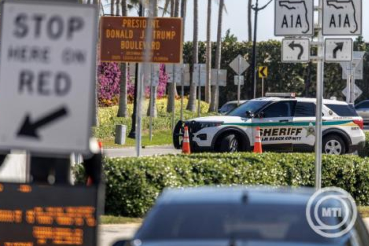 Lelőttek egy fegyveres behatolót Donald Trump floridai otthonának őrzött területén
