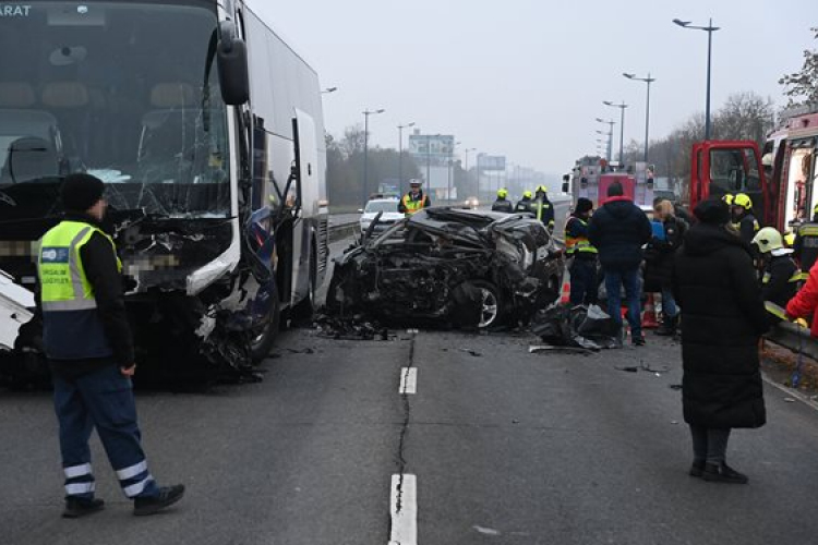 Ketten meghaltak egy balesetben a Ferihegyi repülőtérre vezető úton