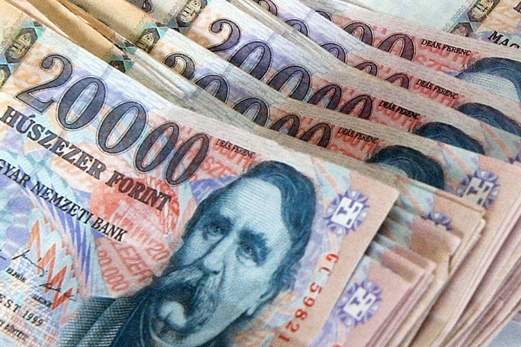 200 milliónyi adót csalt el egy borkereskedő fuvarozó banda