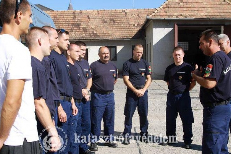 Tolna megyéből is elindultak a tűzoltók az országos versenyre